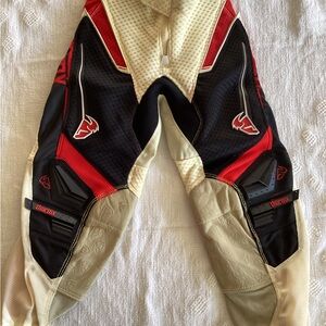 VTG-THORMX MOTOCROSS YOUTH PANTS-SZ S
WAIST 11”
Inseam 20”